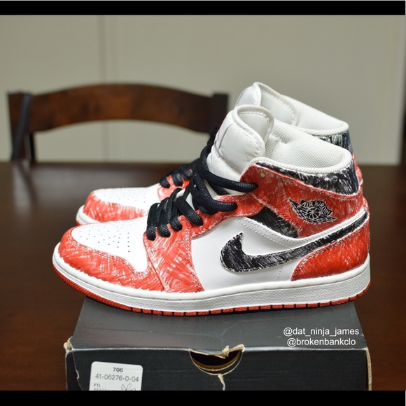 Custom Jordan 1 Chicago - Picture 5 of 6